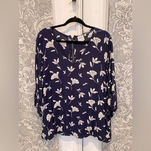 Junarose VNeck Top Sz 22